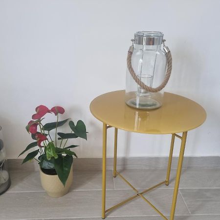 Tiffany'S Apartments -2' Walk From Metro Атина Екстериор снимка