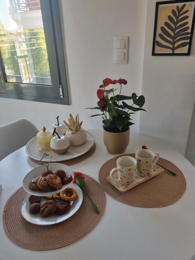 Tiffany'S Apartments -2' Walk From Metro Атина Екстериор снимка