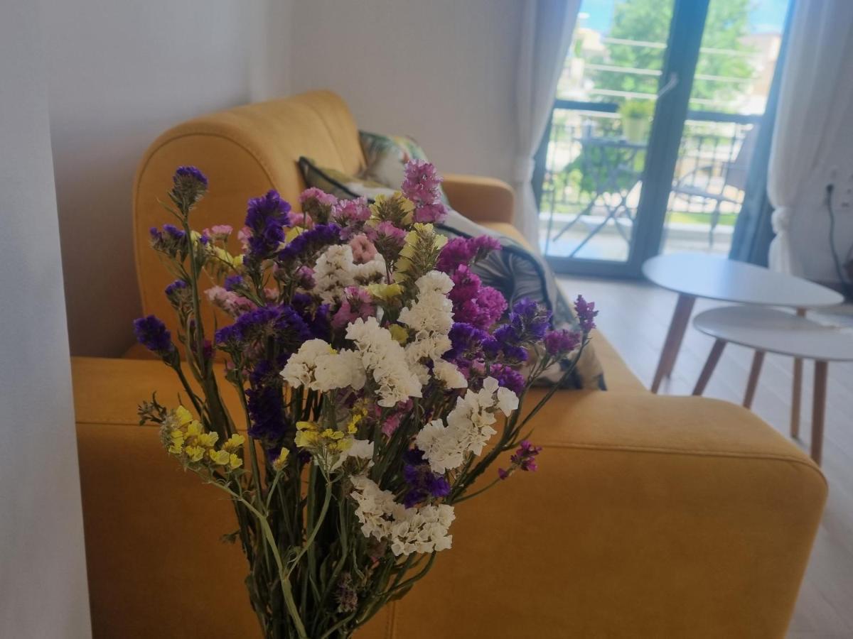 Tiffany'S Apartments -2' Walk From Metro Атина Екстериор снимка