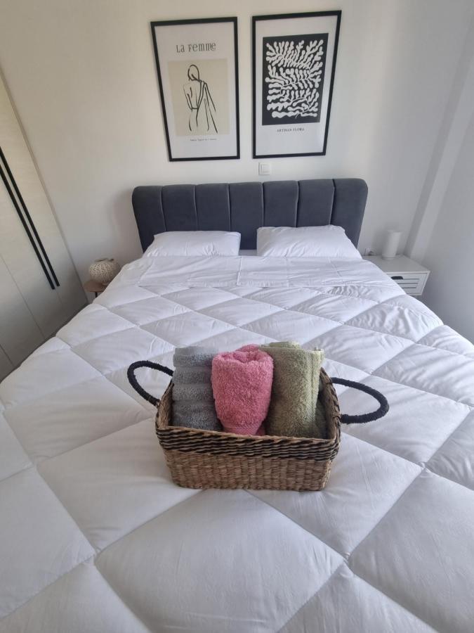 Tiffany'S Apartments -2' Walk From Metro Атина Екстериор снимка