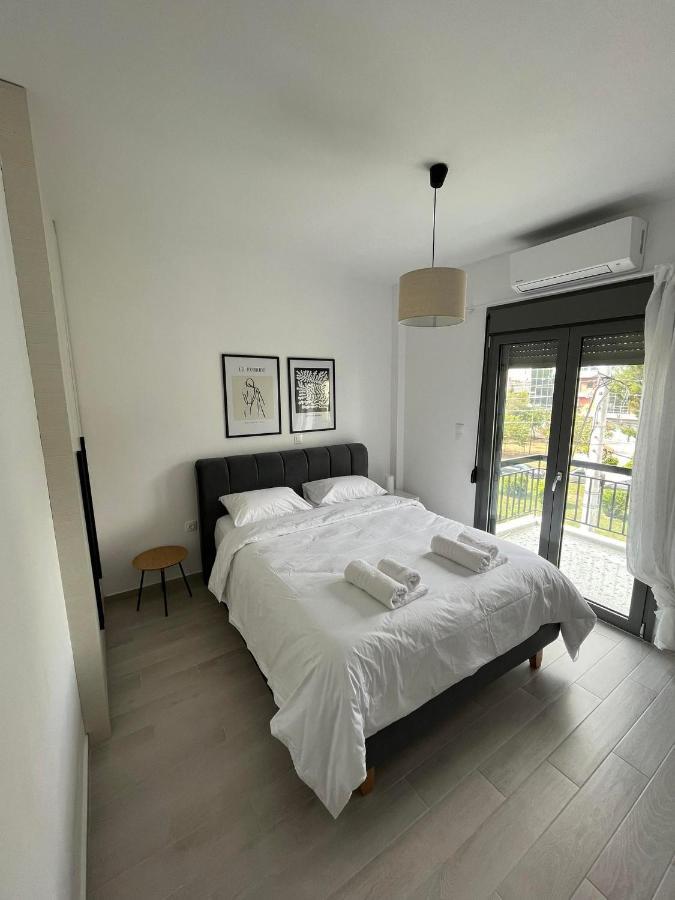 Tiffany'S Apartments -2' Walk From Metro Атина Екстериор снимка