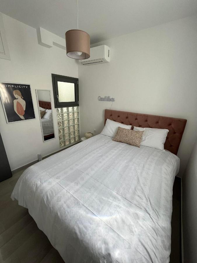 Tiffany'S Apartments -2' Walk From Metro Атина Екстериор снимка