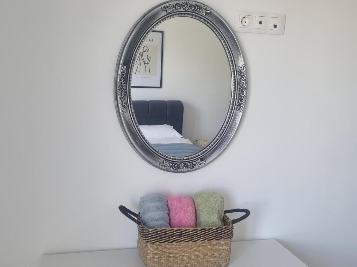 Tiffany'S Apartments -2' Walk From Metro Атина Екстериор снимка